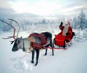 yapboz Noel Baba ile uçan büyülü bir Noel ren geyikleri tarafından çekilen bir atlı kızak